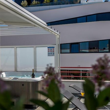 Apartmán Seaside Penthouse With Hot Tub Sky Living Split Exteriér fotografie