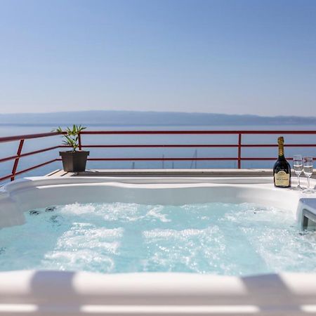 Apartmán Seaside Penthouse With Hot Tub Sky Living Split Exteriér fotografie