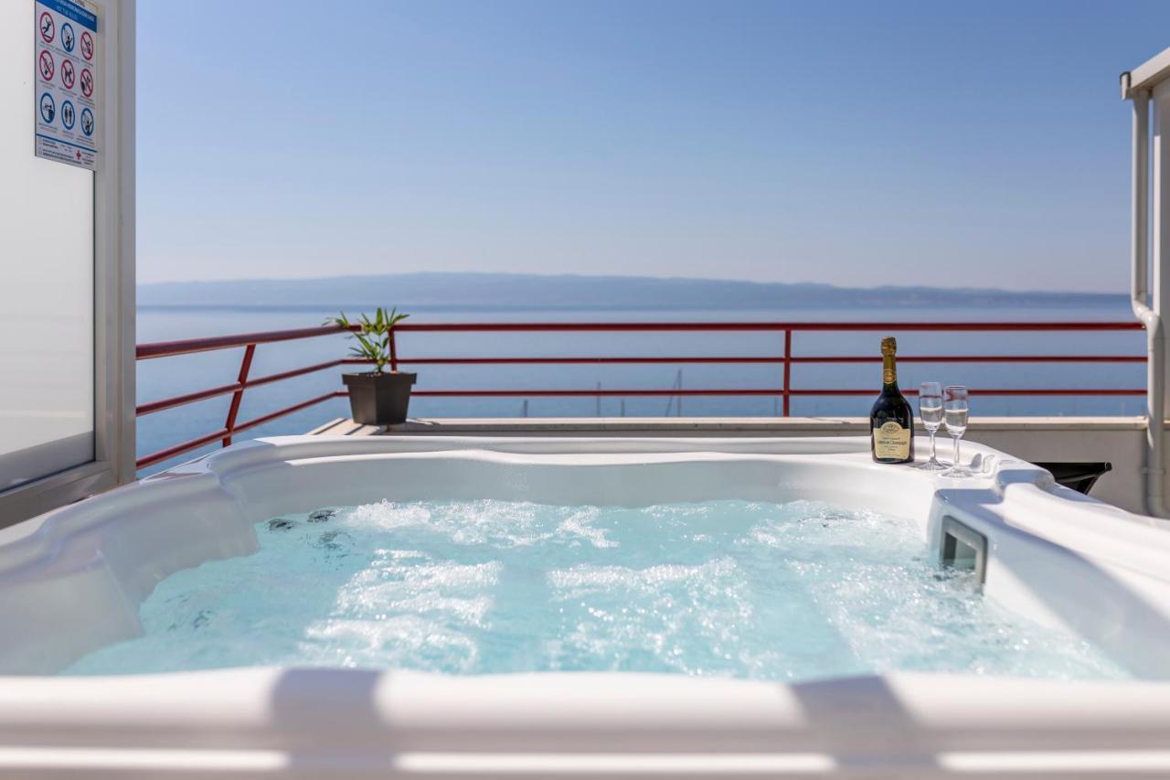 Apartmán Seaside Penthouse With Hot Tub Sky Living Split Exteriér fotografie