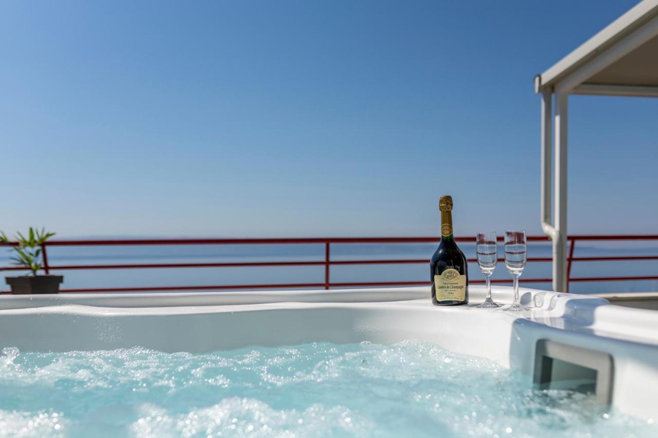 Apartmán Seaside Penthouse With Hot Tub Sky Living Split Exteriér fotografie