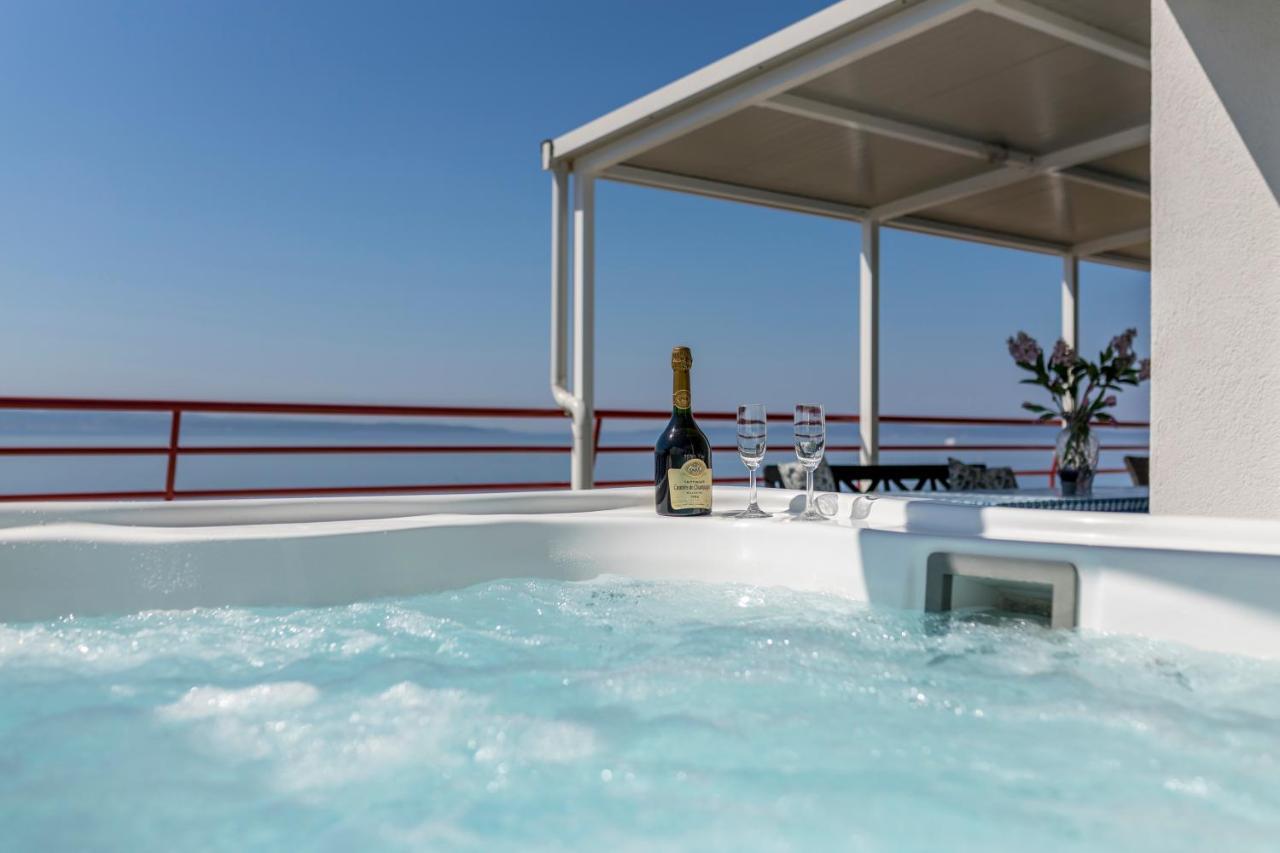 Apartmán Seaside Penthouse With Hot Tub Sky Living Split Exteriér fotografie
