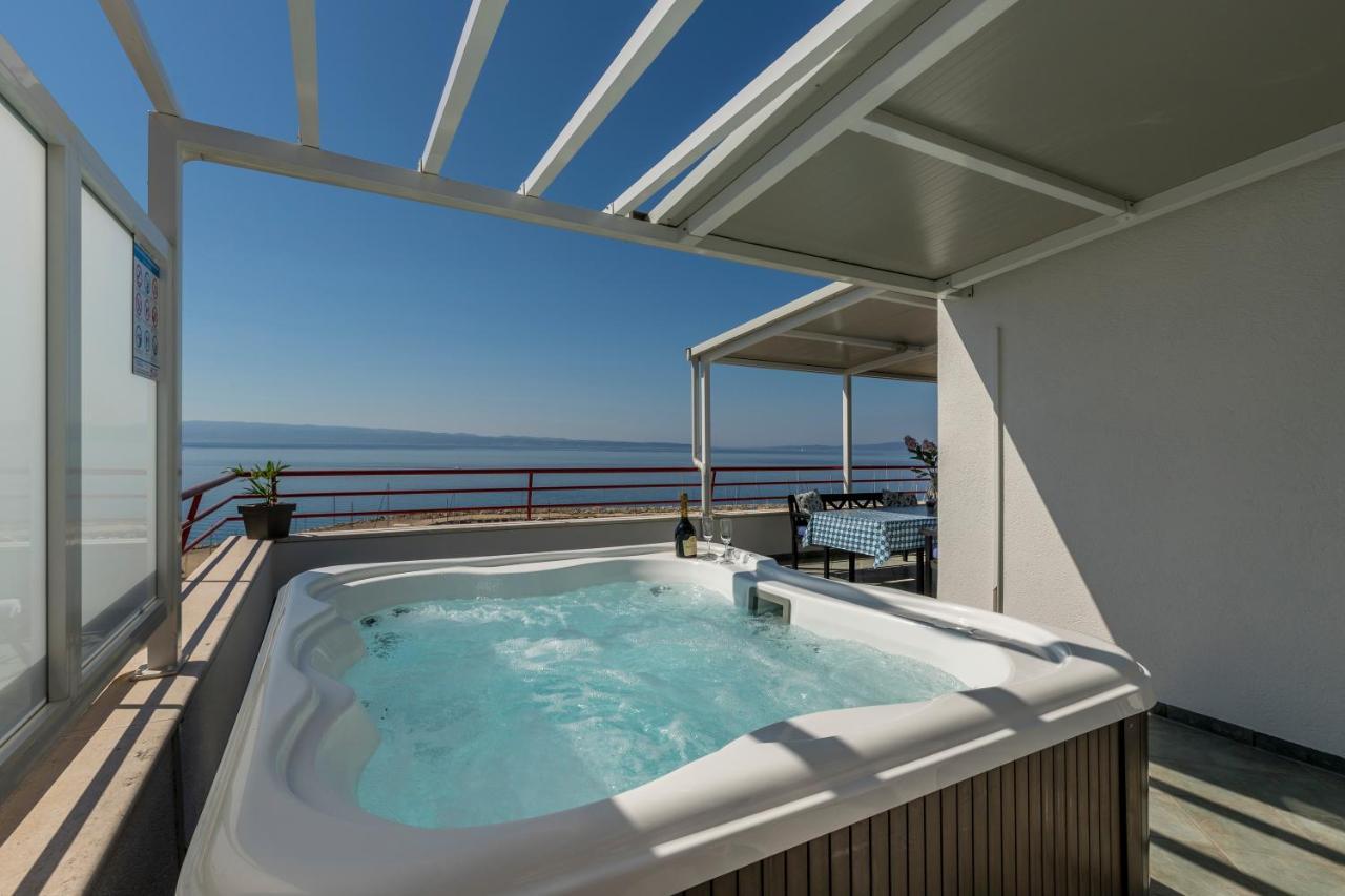 Apartmán Seaside Penthouse With Hot Tub Sky Living Split Exteriér fotografie