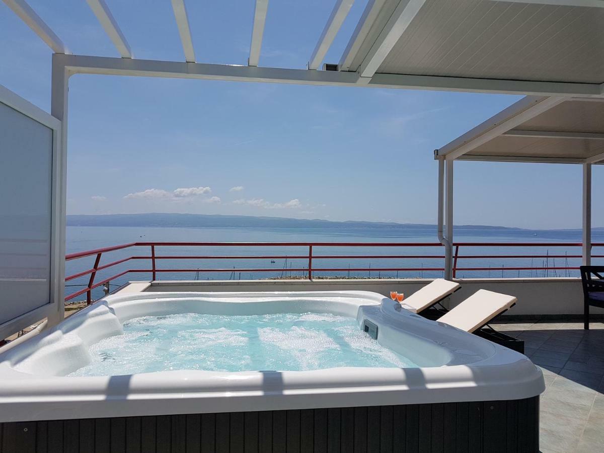 Apartmán Seaside Penthouse With Hot Tub Sky Living Split Exteriér fotografie