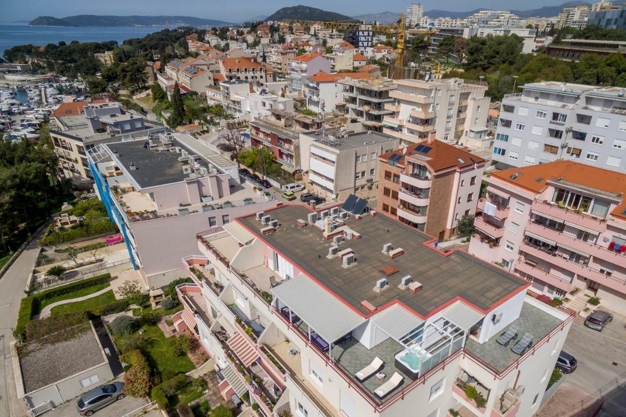 Apartmán Seaside Penthouse With Hot Tub Sky Living Split Exteriér fotografie