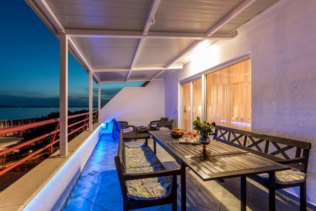 Apartmán Seaside Penthouse With Hot Tub Sky Living Split Exteriér fotografie