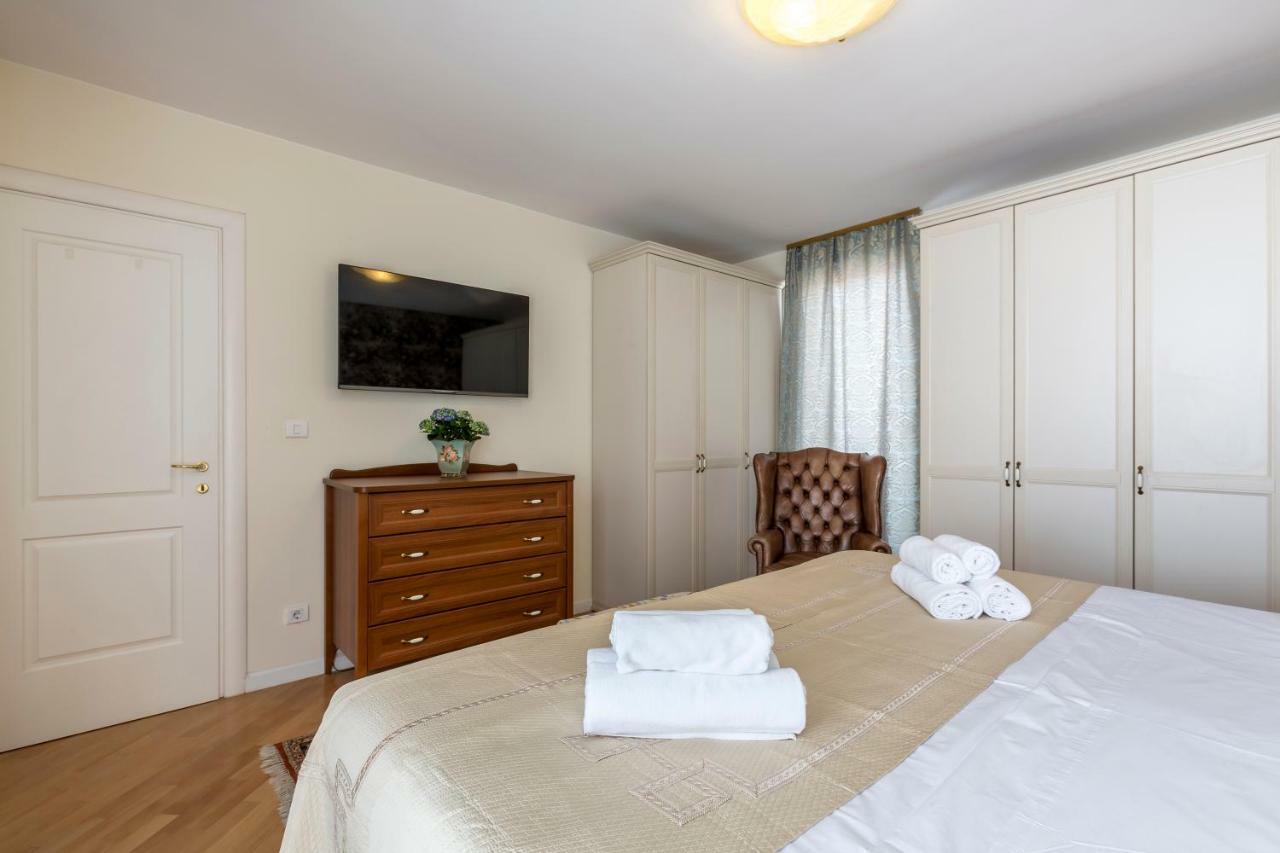 Apartmán Seaside Penthouse With Hot Tub Sky Living Split Exteriér fotografie