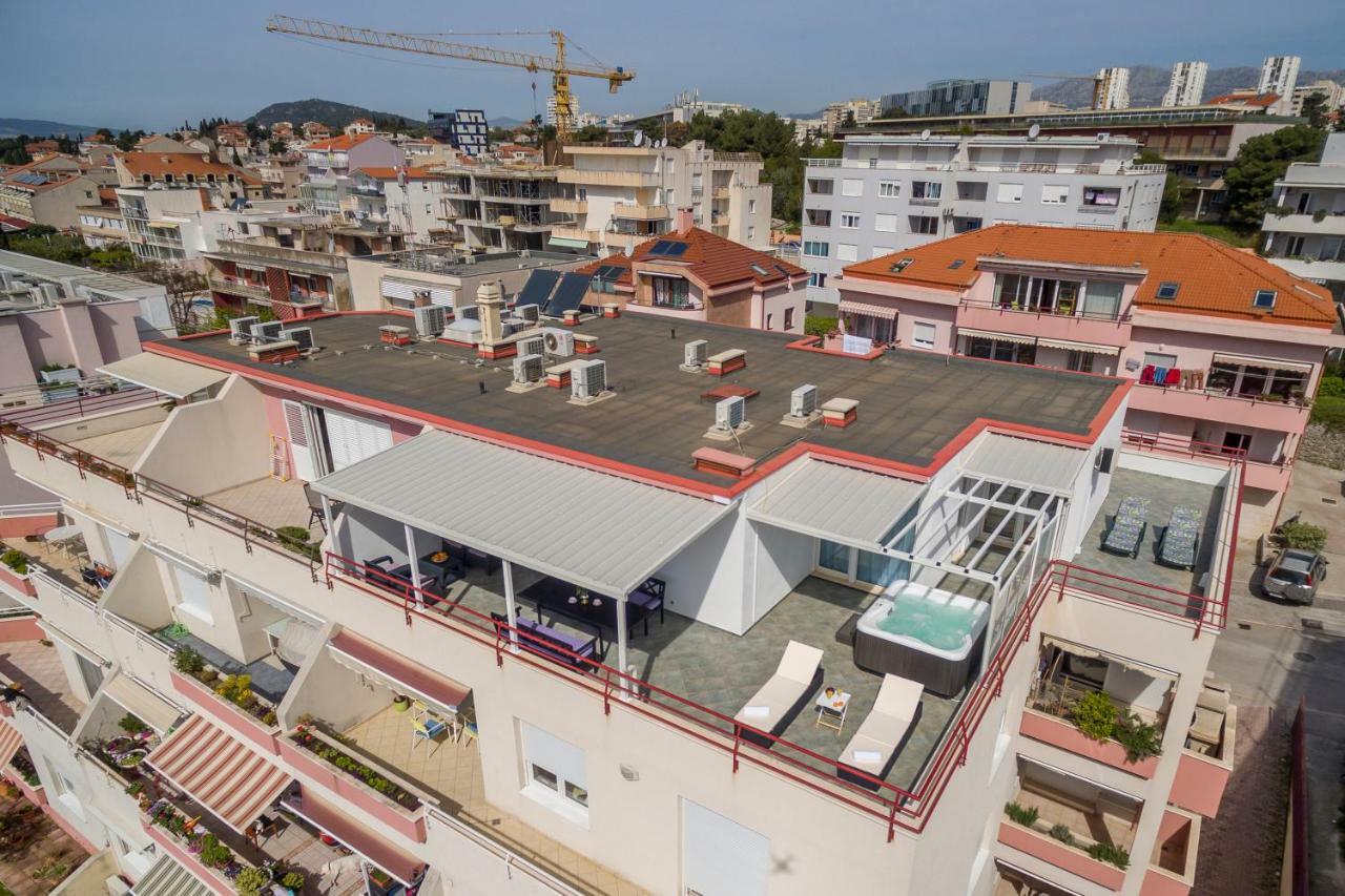 Apartmán Seaside Penthouse With Hot Tub Sky Living Split Exteriér fotografie