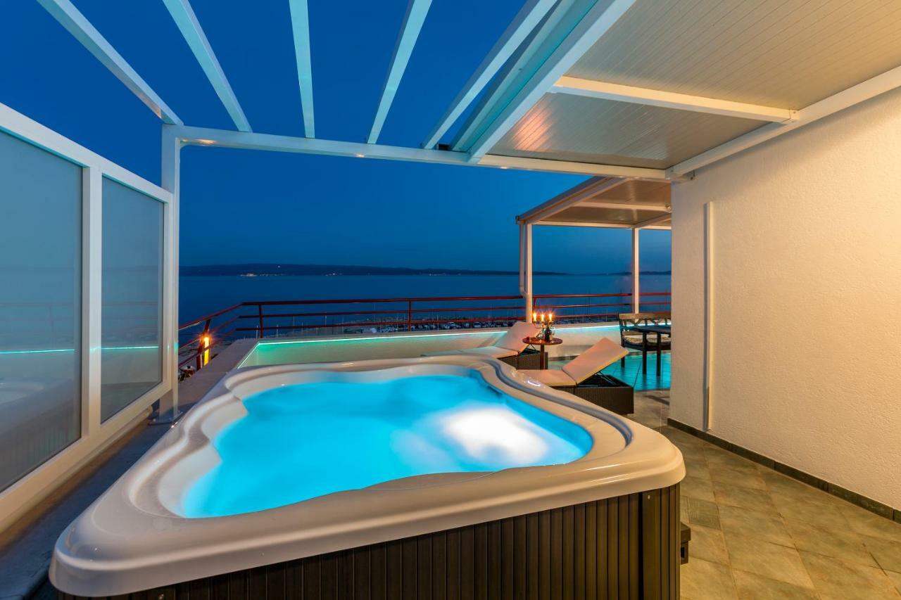 Apartmán Seaside Penthouse With Hot Tub Sky Living Split Exteriér fotografie